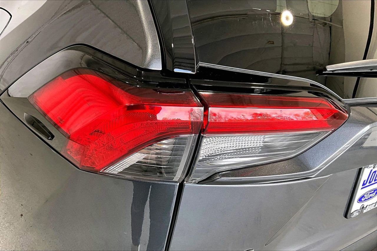 Used 2021 Toyota RAV4 XLE w/ Convenience Package image 29