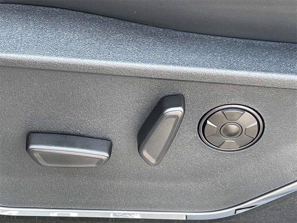 New 2026 Ford F250 Platinum image 14