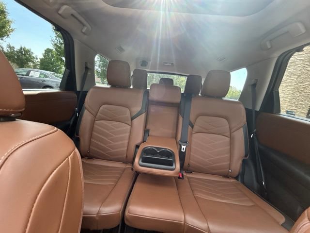 Used 2024 Nissan Pathfinder Platinum w/ Cargo Package AWD/4WD image 32