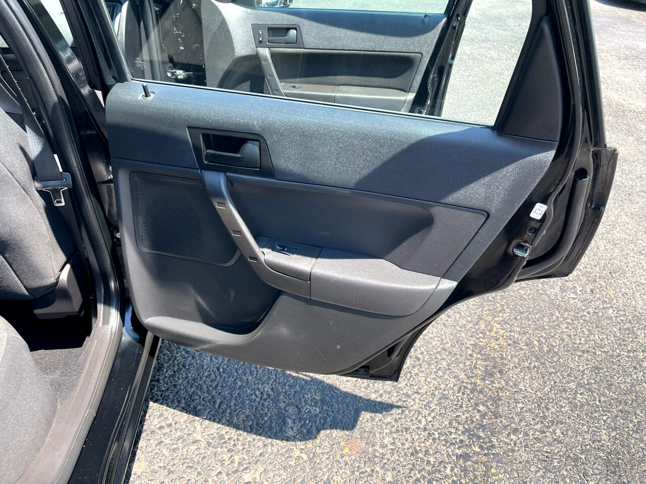 Used 2010 Ford Focus SE image 28