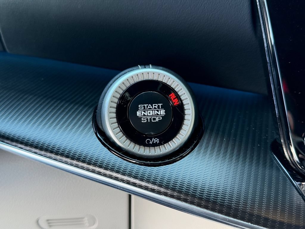 New 2026 Jeep Grand Wagoneer L Summit AWD/4WD image 18