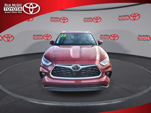 Used 2023 Toyota Highlander XLE image 3