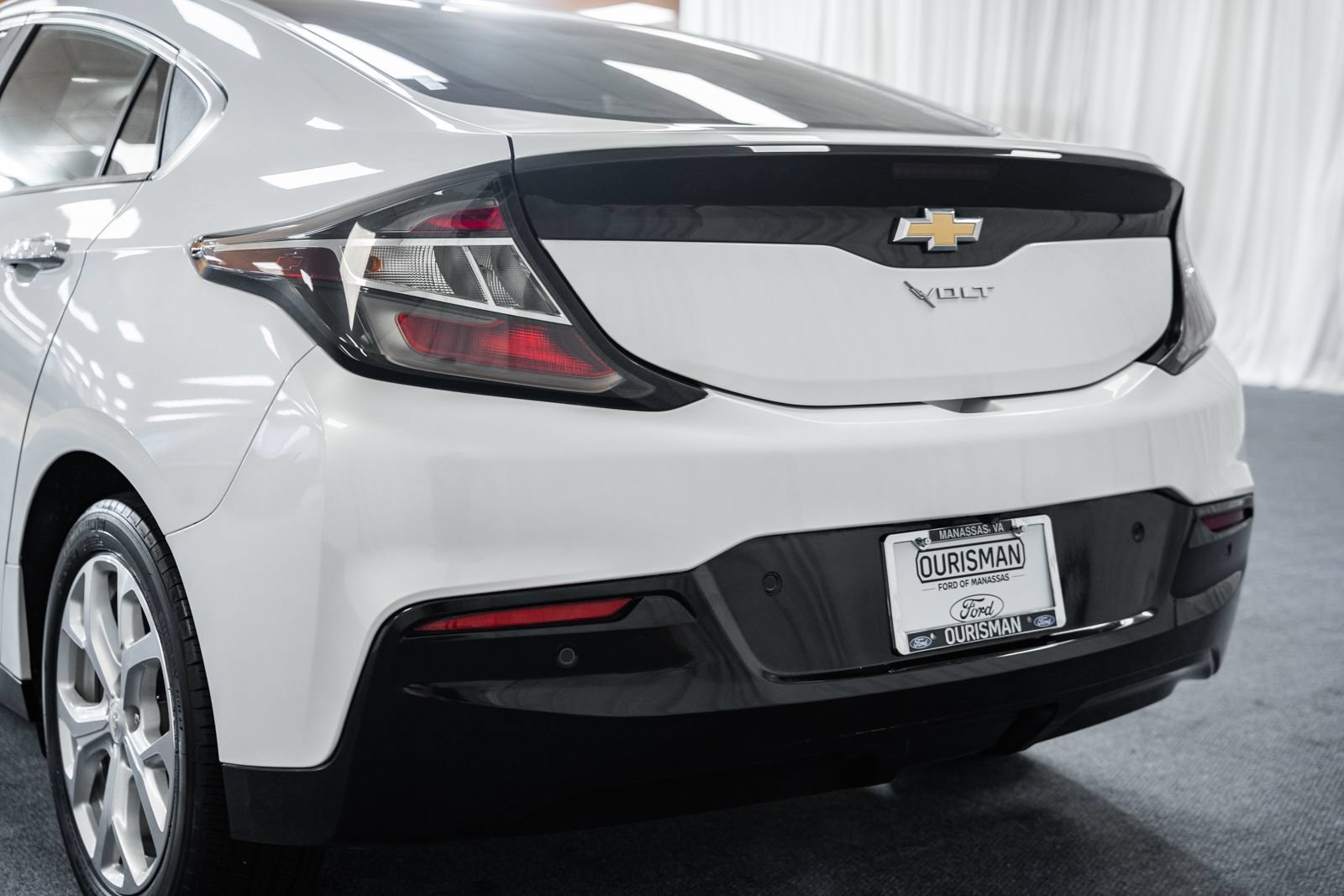 Used 2016 Chevrolet Volt Premier w/ Driver Confidence Package FWD image 5