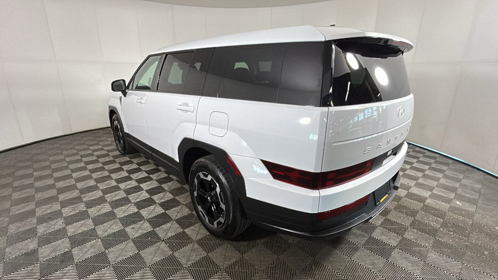 Used 2025 Hyundai Santa Fe SE FWD image 5