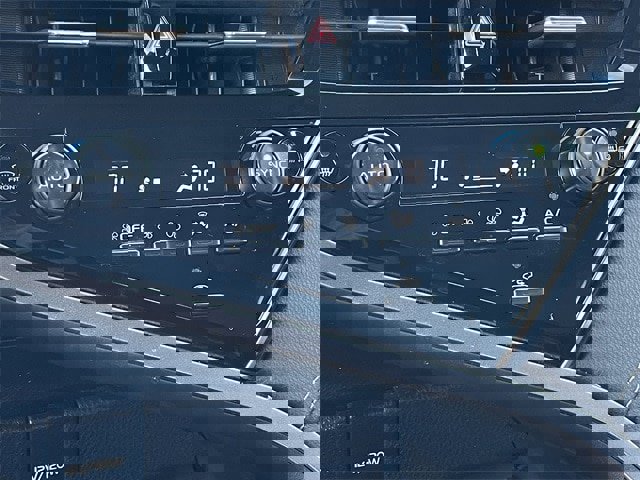 Used 2022 Toyota Camry SE image 19