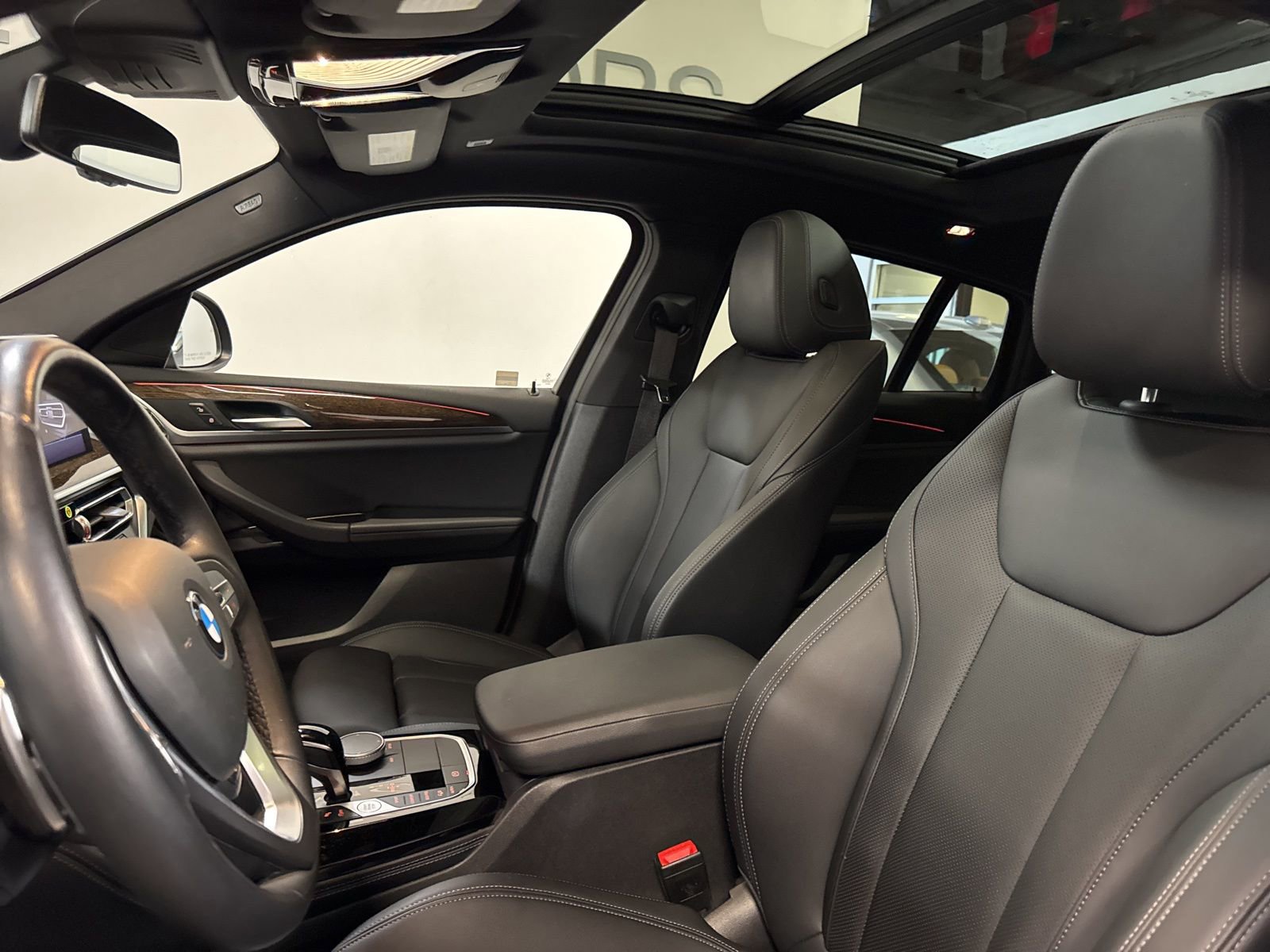 Used 2023 BMW X4 xDrive30i w/ Convenience Package AWD/4WD image 8