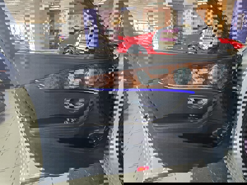 Used 2017 Mercedes-Benz E 300 image 8