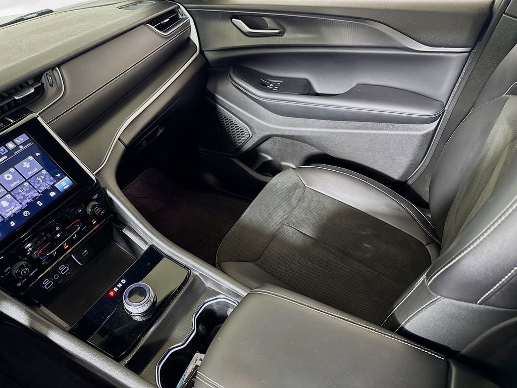 Used 2023 Jeep Grand Cherokee Altitude image 21
