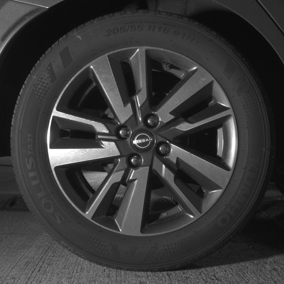 Used 2025 Nissan Versa SV image 15