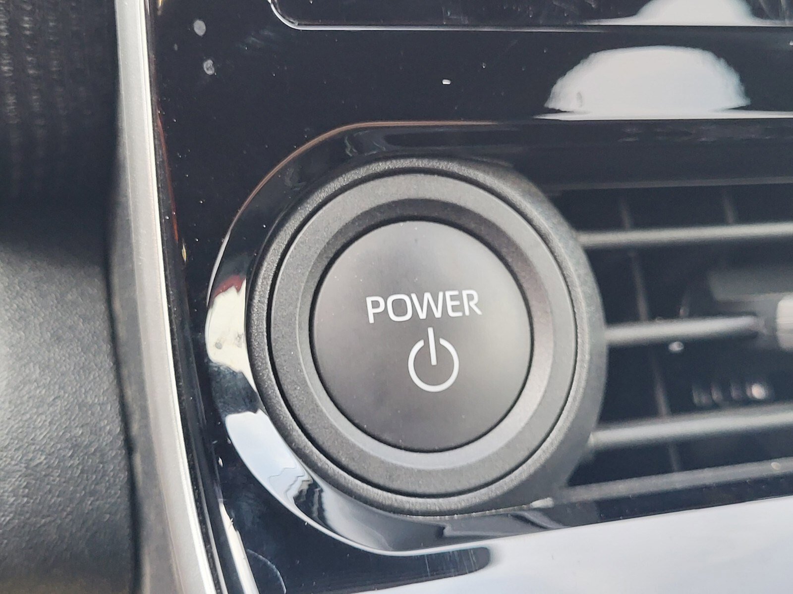 Used 2025 Subaru Solterra Premium image 24