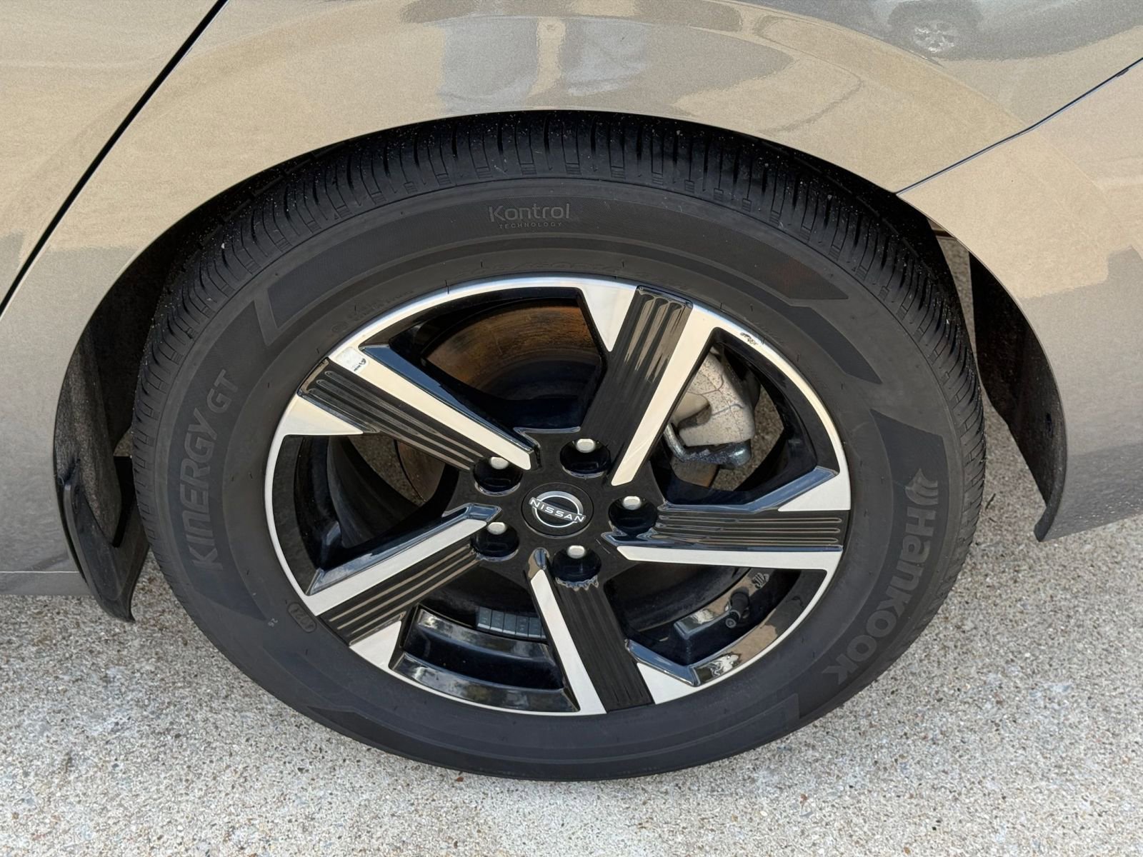 Used 2025 Nissan Sentra SV image 30