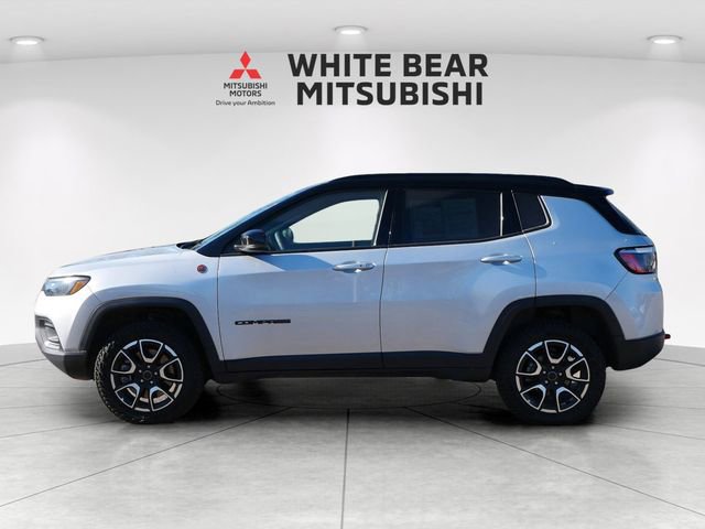 Used 2025 Jeep Compass Trailhawk AWD/4WD image 3