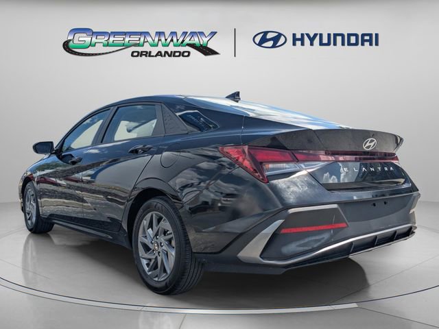 Used 2024 Hyundai Elantra SEL FWD image 5