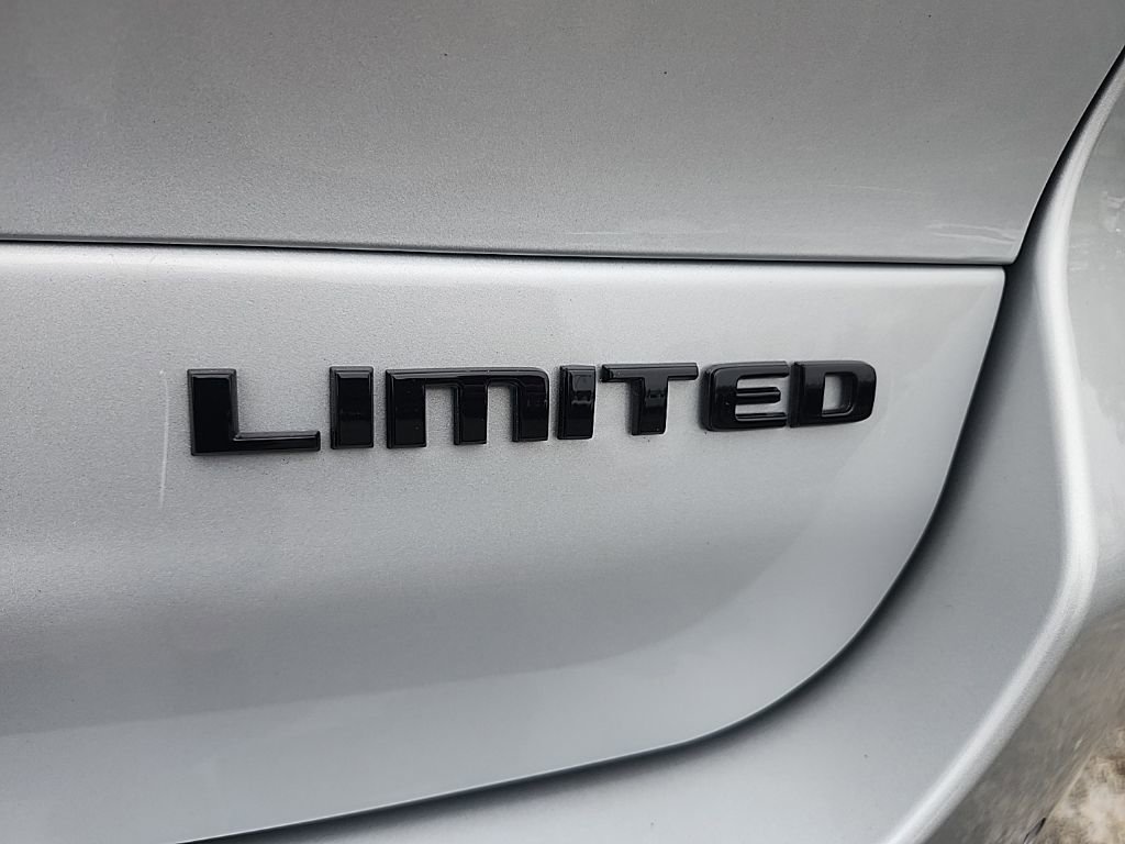New 2025 Jeep Grand Cherokee L Limited w/ Black Appearance Package image 16
