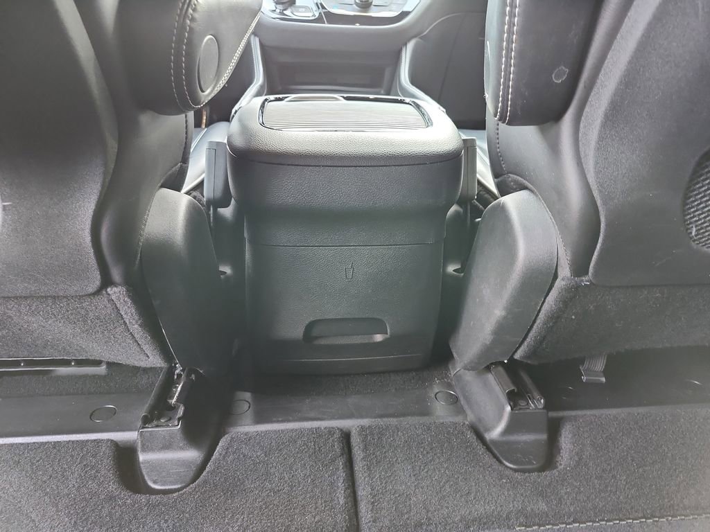 Used 2025 Chrysler Pacifica Limited FWD image 31