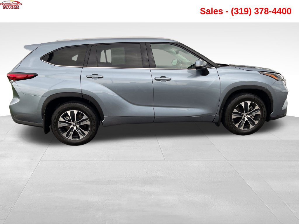 Used 2022 Toyota Highlander XLE AWD/4WD image 8