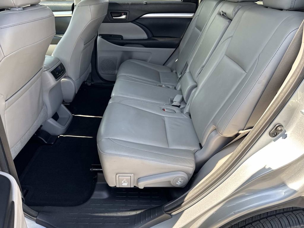 Used 2018 Toyota Highlander XLE image 11