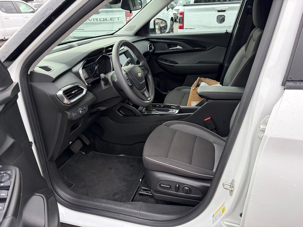 Used 2023 Chevrolet TrailBlazer LT w/ Convenience Package AWD/4WD image 11