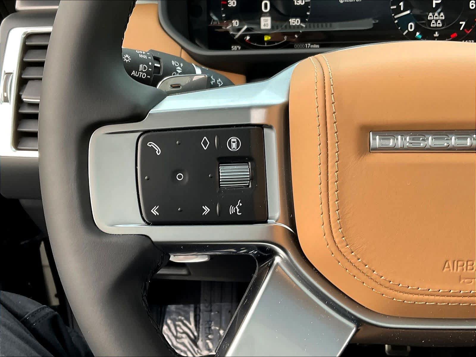 New 2025 Land Rover Discovery Metropolitan Edition AWD/4WD image 17