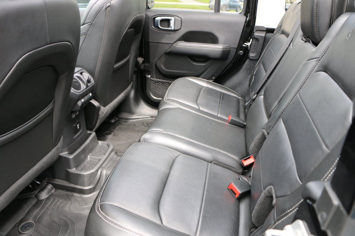Used 2022 Jeep Wrangler Unlimited Sahara AWD/4WD image 24