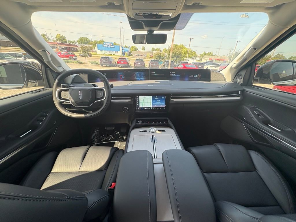 New 2025 Lincoln Navigator Reserve w/ Jet Appearance Package image 9