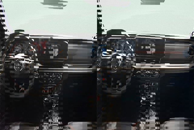 Used 2024 Jeep Wrangler Unlimited Rubicon w/ Technology Group image 5