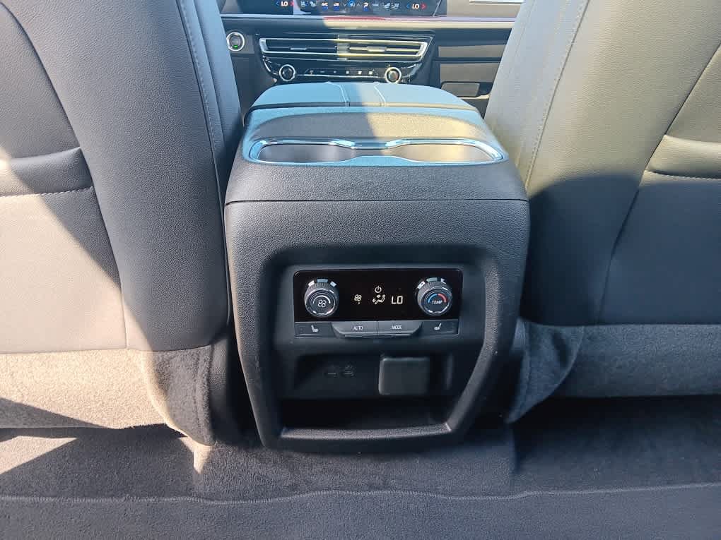 Used 2024 Chevrolet Traverse RS AWD/4WD image 15