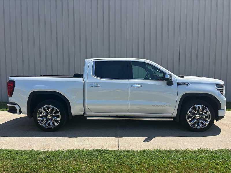Used 2024 GMC Sierra 1500 Denali w/ Denali Reserve Package AWD/4WD image 2