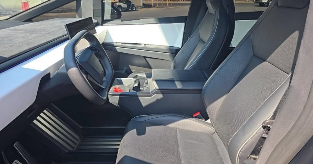 Used 2024 Tesla Cybertruck Cyberbeast AWD/4WD image 5