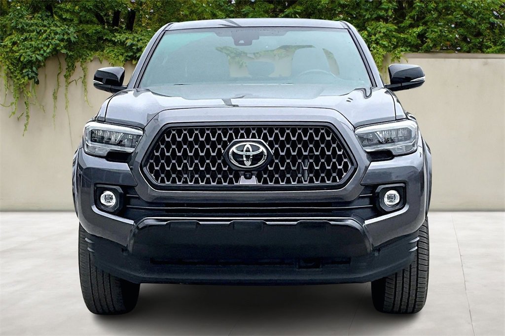 Used 2022 Toyota Tacoma Limited image 2
