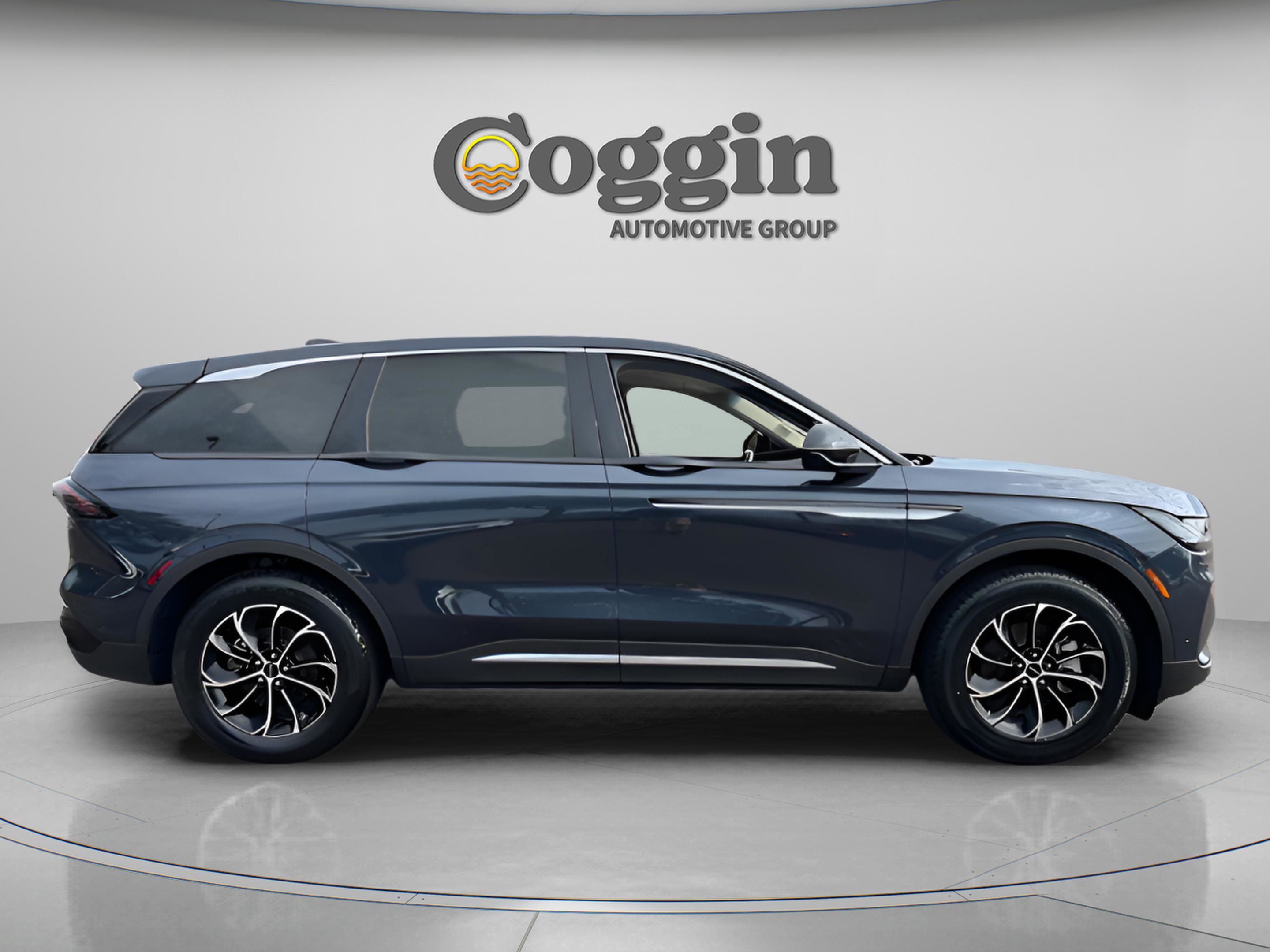 Used 2024 Lincoln Nautilus Premier w/ Equipment Group 102A image 6