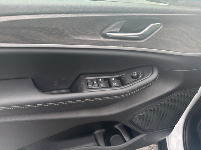 New 2026 Jeep Grand Cherokee Altitude AWD/4WD image 9