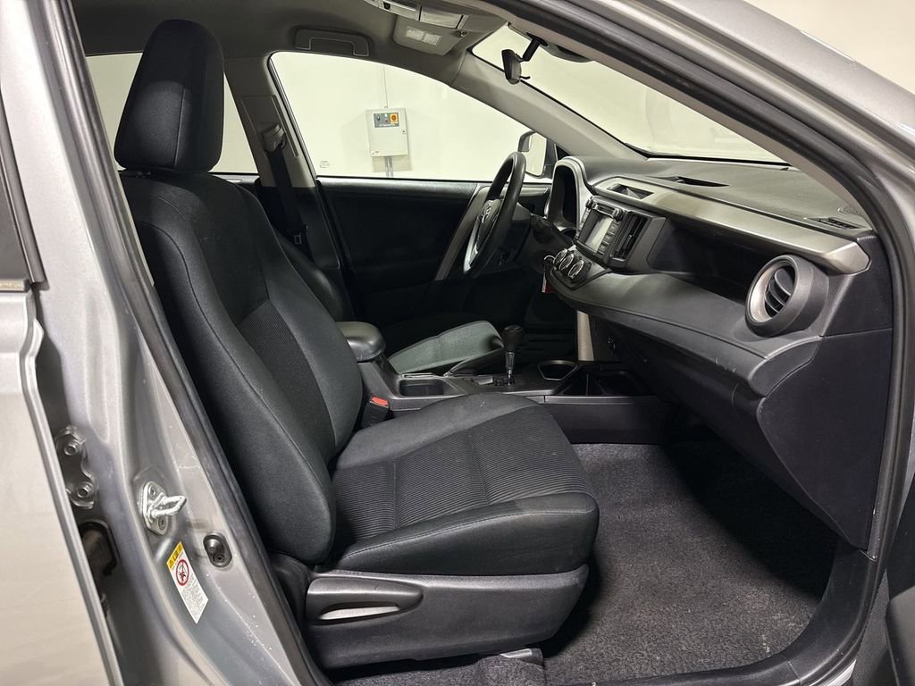 Used 2018 Toyota RAV4 LE image 21
