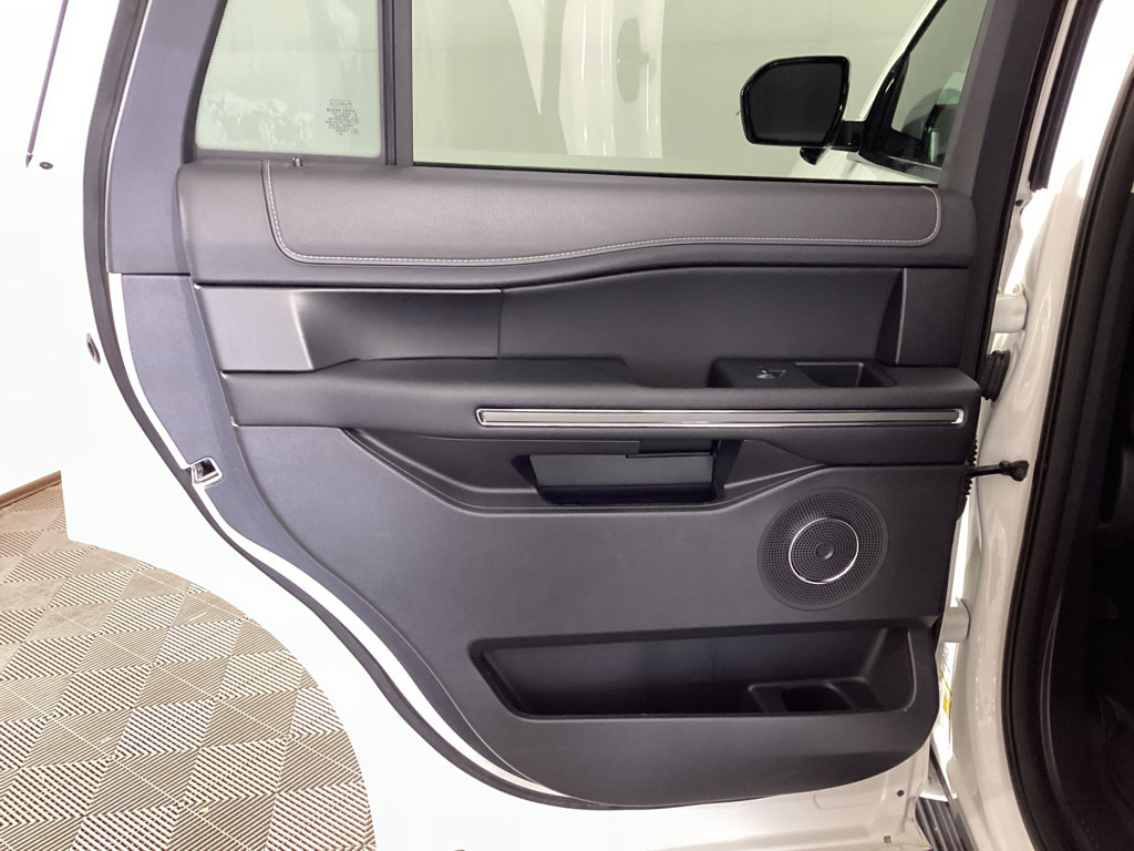 Used 2024 Ford Expedition XLT AWD/4WD image 16
