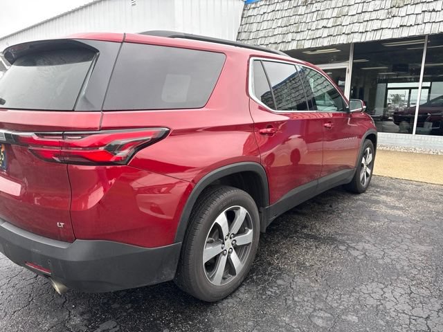 Used 2022 Chevrolet Traverse LT w/ LT Premium Package AWD/4WD image 3