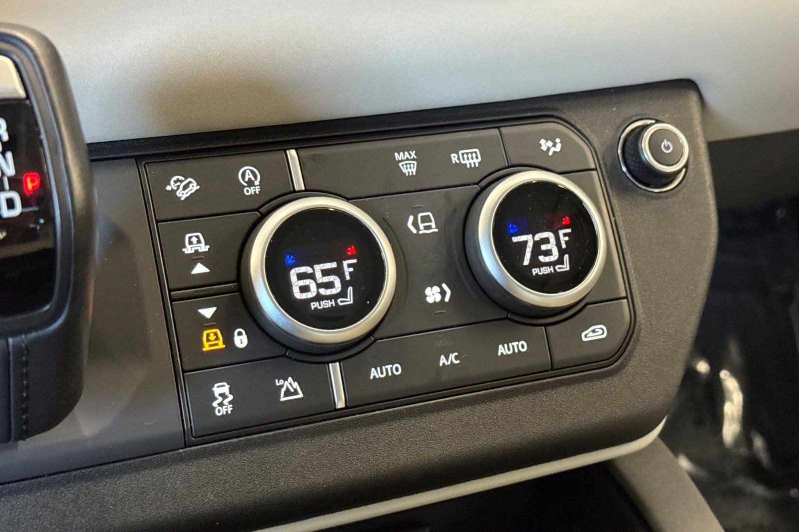 Used 2023 Land Rover Defender 110 SE AWD/4WD image 18