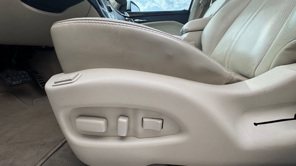 Used 2011 Cadillac SRX Premium image 16