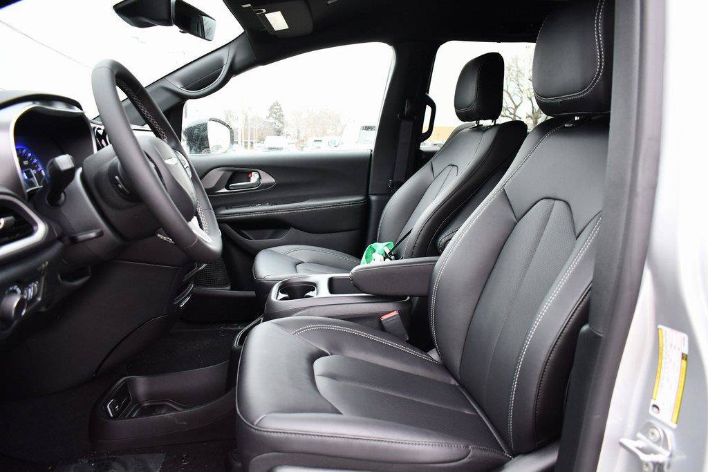 New 2026 Chrysler Voyager LX FWD image 12