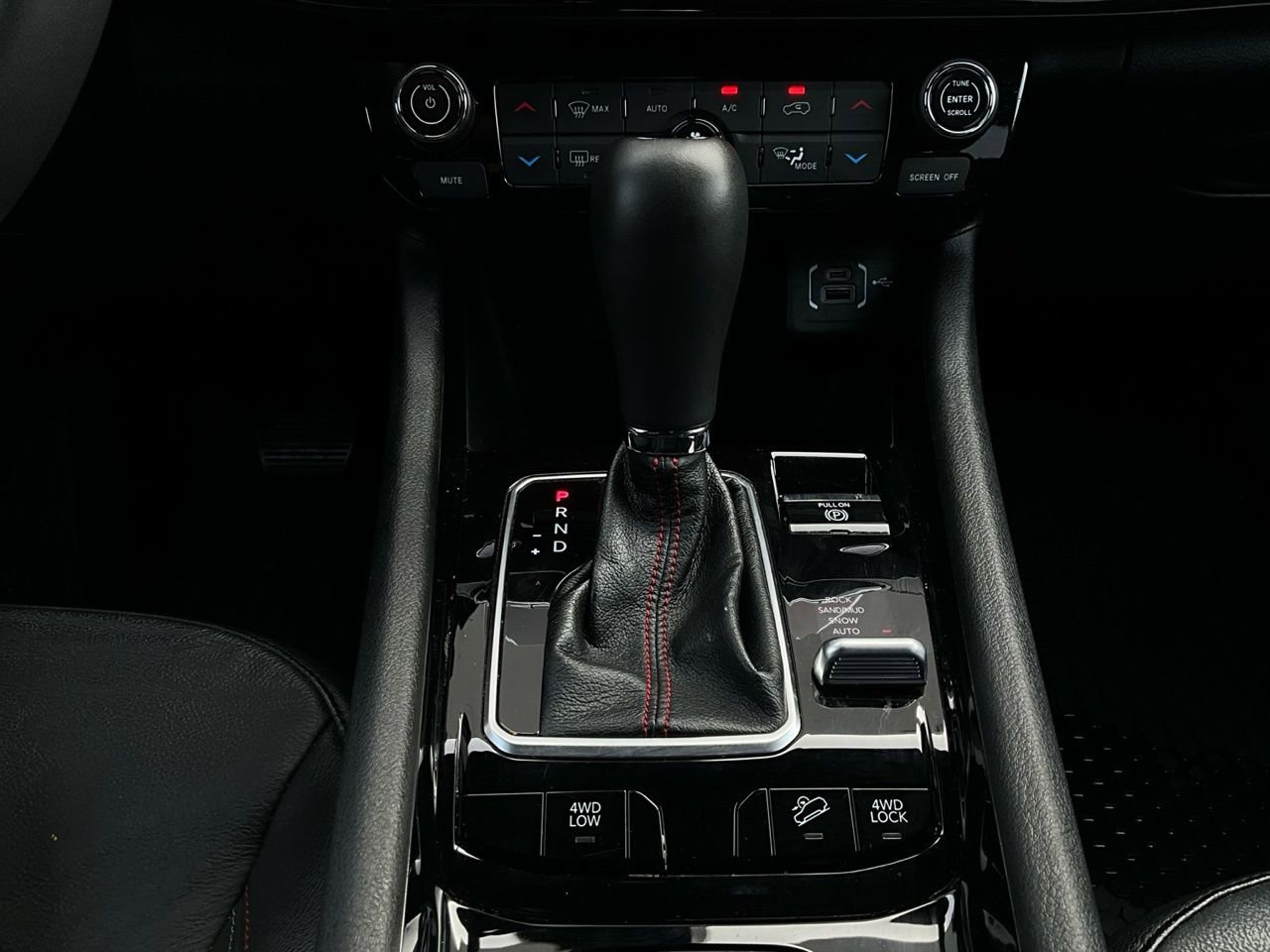 Used 2025 Jeep Compass Trailhawk w/ Trailer Tow Group image 24