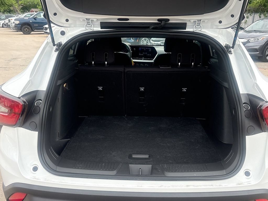 Used 2026 Chevrolet Trax RS FWD image 24