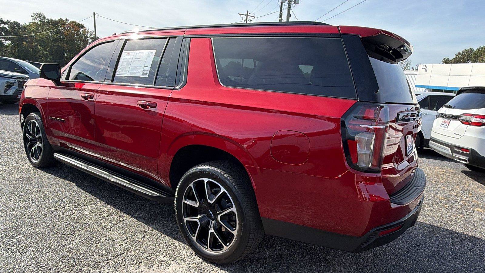 Used 2023 Chevrolet Suburban RST w/ Luxury Package AWD/4WD image 11