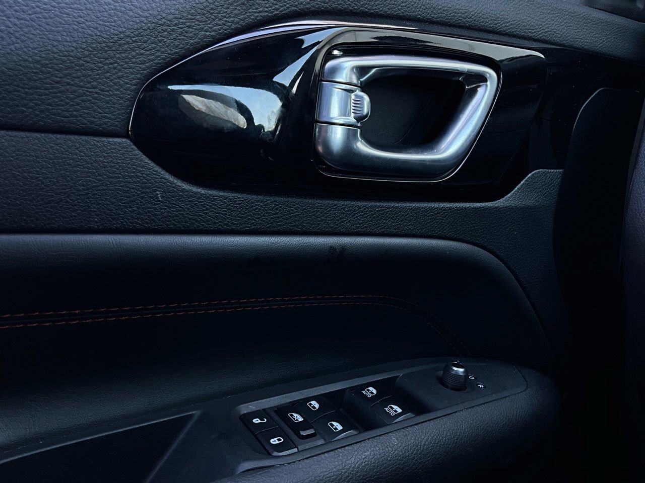 Used 2025 Jeep Compass Trailhawk image 20