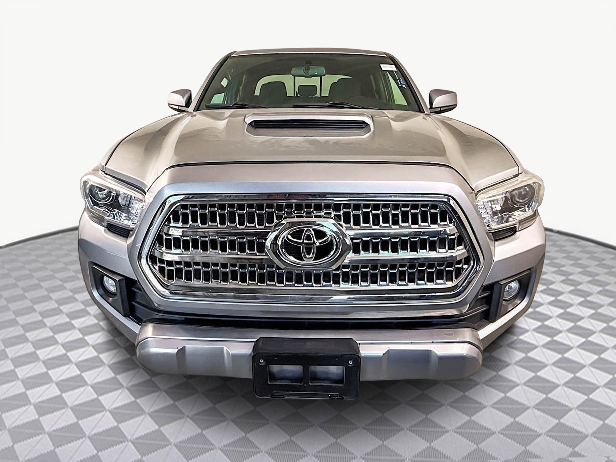 Used 2017 Toyota Tacoma SR image 2