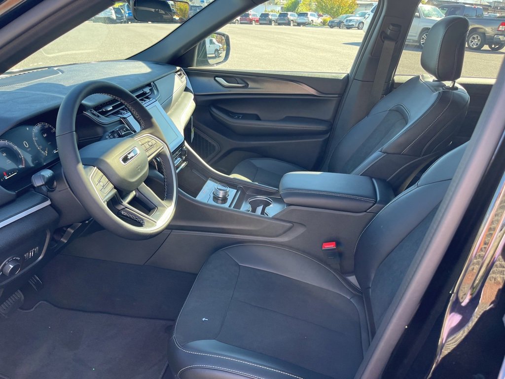 New 2025 Jeep Grand Cherokee L Altitude image 2