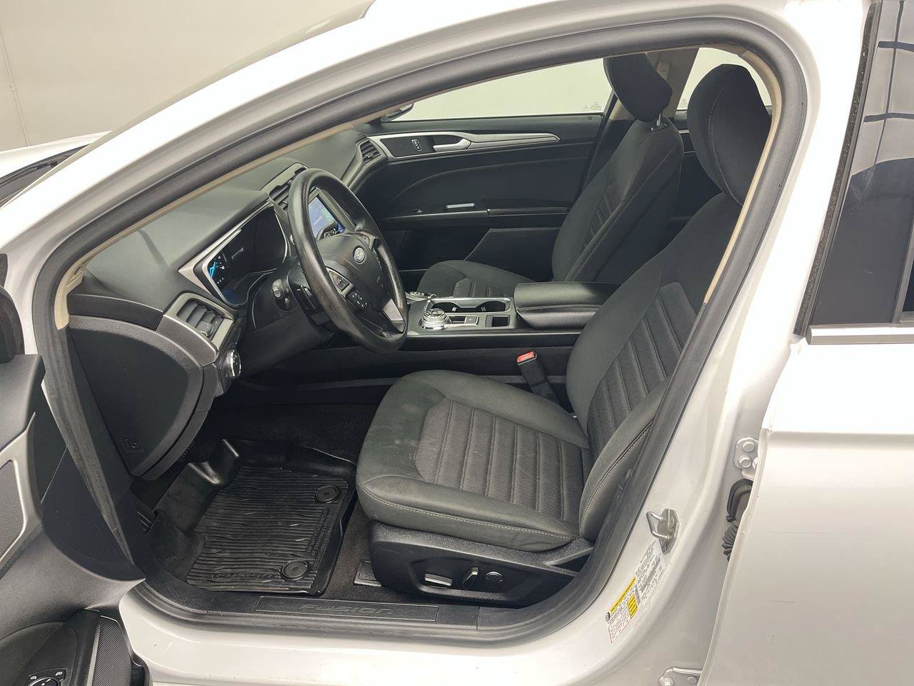 Used 2020 Ford Fusion SE AWD/4WD image 3