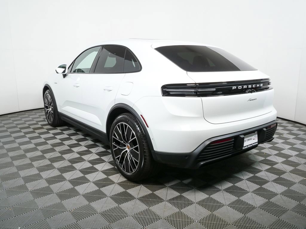 New 2026 Porsche Macan Electric image 3