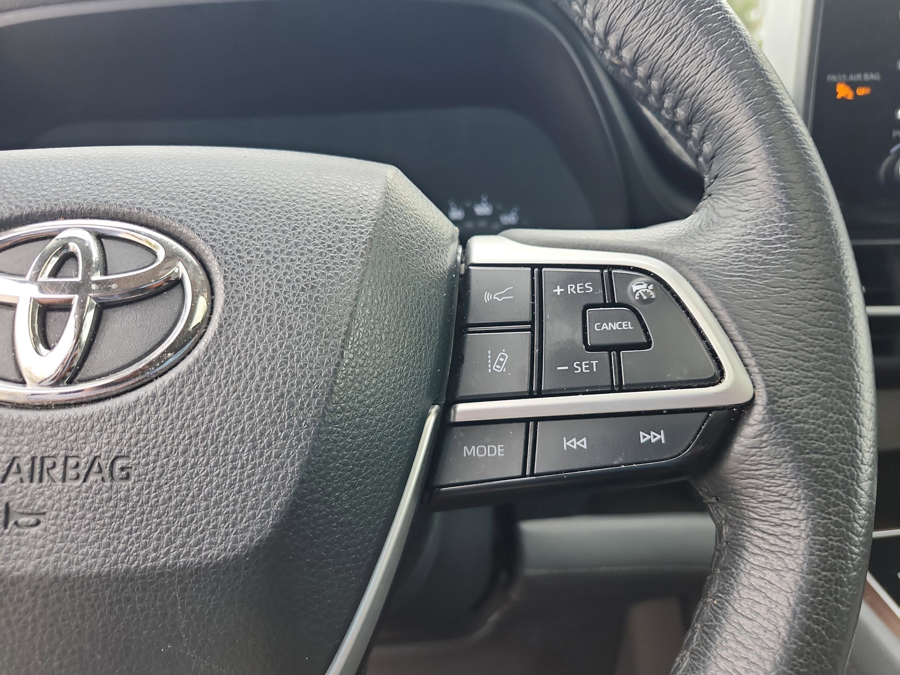 Used 2023 Toyota Sienna XLE image 31