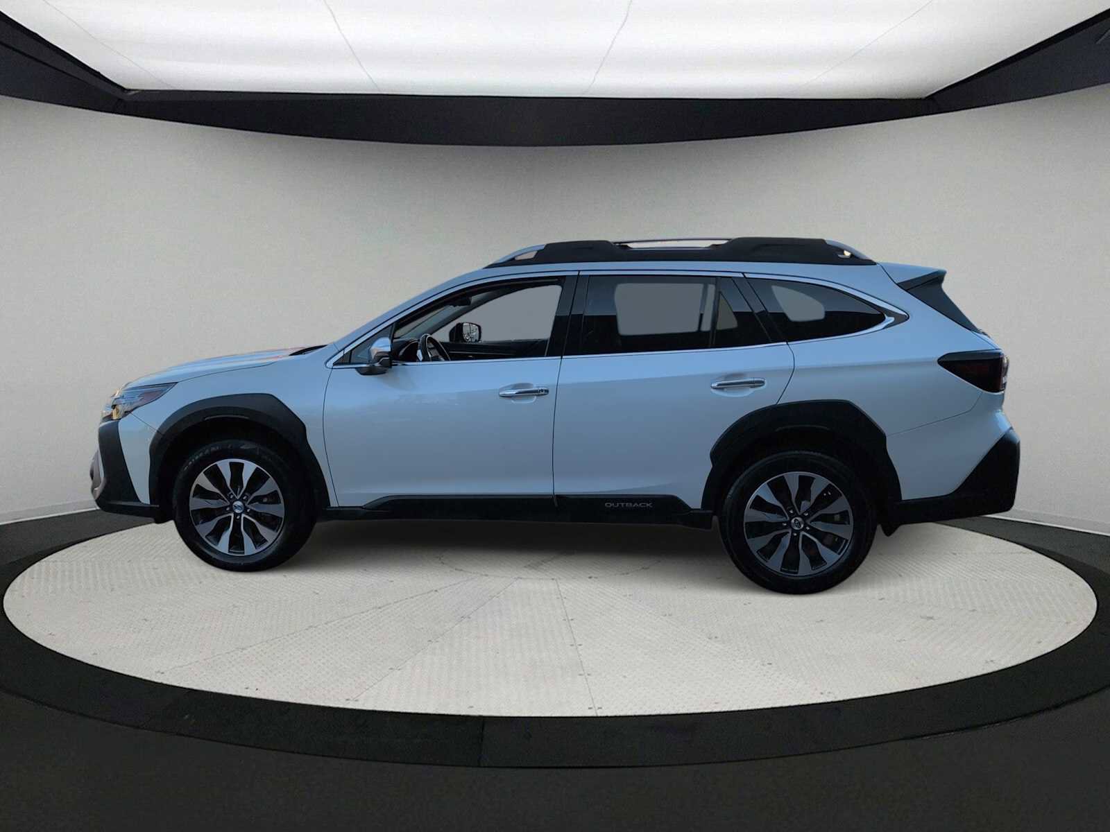 Used 2024 Subaru Outback Touring image 5