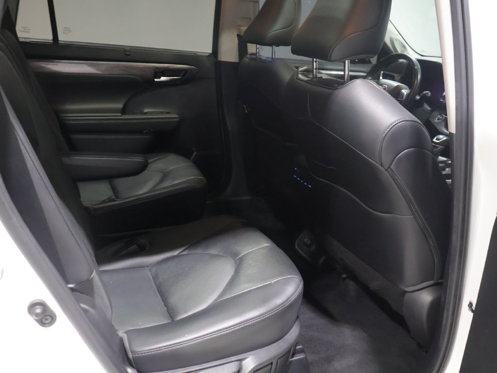 Used 2021 Toyota Highlander Platinum AWD/4WD image 19