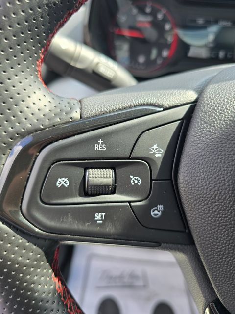 Used 2024 Chevrolet Trax RS w/ Sunroof Package FWD image 19